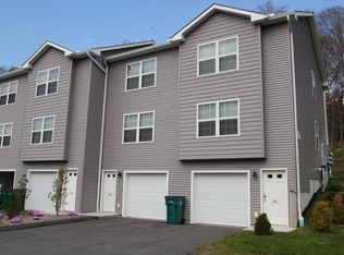 Ledyard Meadows - Bld 100 & 200, Ledyard, CT 06339