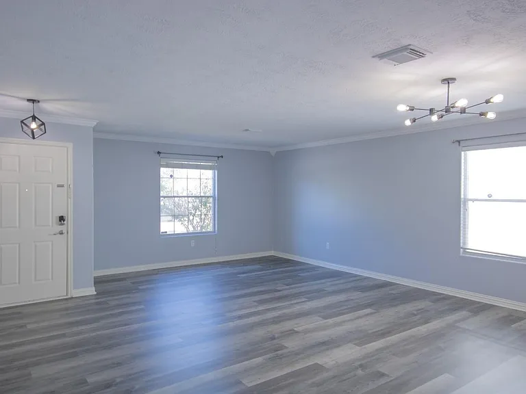 2814 Morton Cove Ln — Photo 5