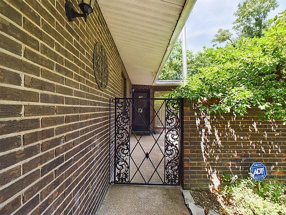 4th image of 4429 Friarwood Dr