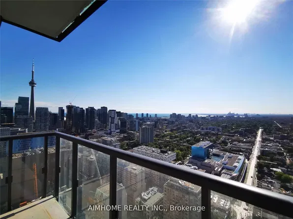 488 University Ave, Toronto, ON