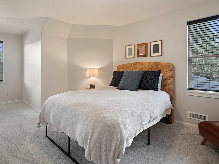 662 NW Mount Washington Dr — Photo 26