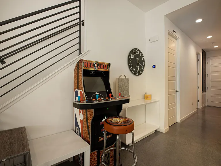 2707 Majestic Way — Photo 15