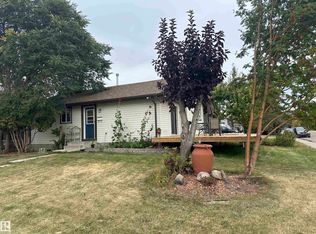 2104 145th Ave NW, Edmonton, AB T5Y 1T9