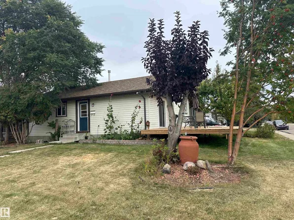 2104 145th Ave NW, Edmonton, AB T5Y 1T9