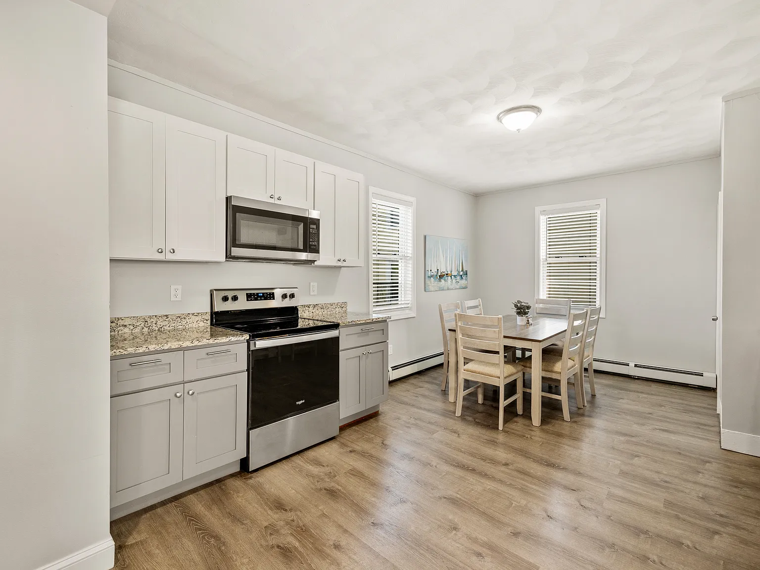 3 bed, 1300 sqft, $3,300 — Photo 4