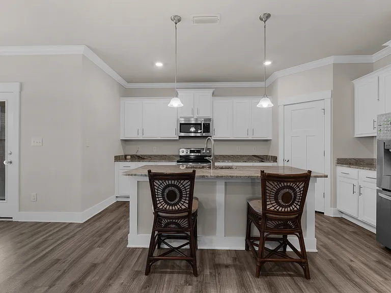 1048 Pheasant Cir — Photo 13