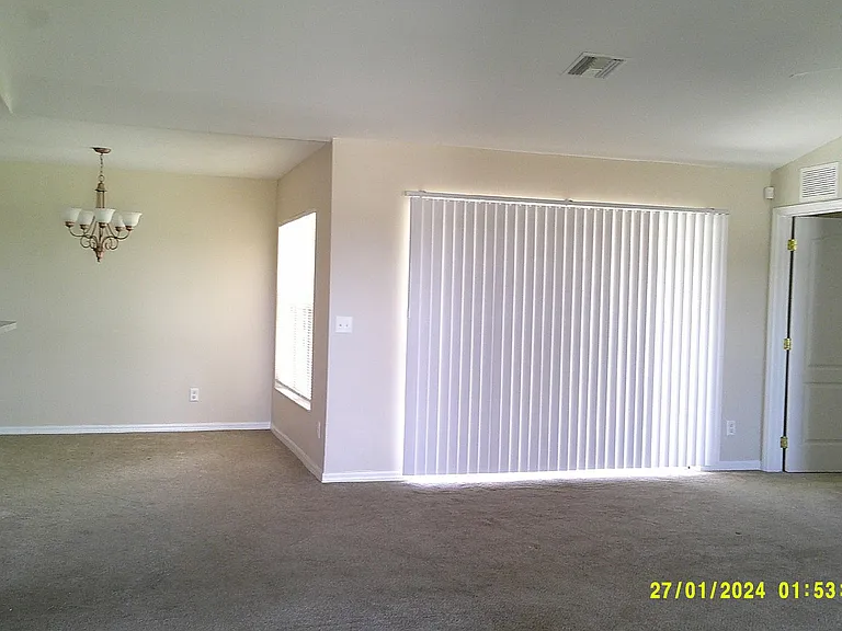 2718 SW 3rd Ln — Photo 4