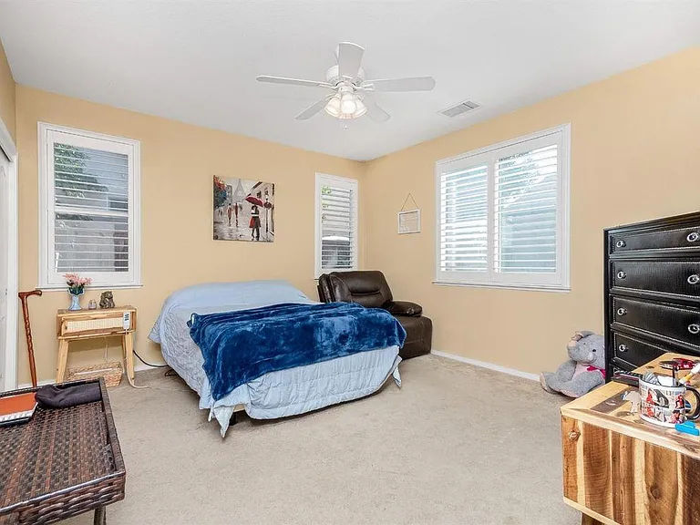 634 W Edinburgh Ln — Photo 10