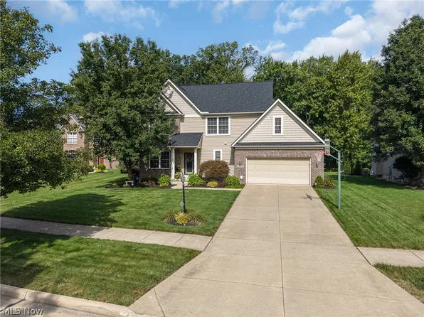 27078 Waterside Dr, Olmsted Twp, OH 44138