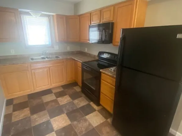 630 N 9th St APT 19, Carlisle, IA 50047
