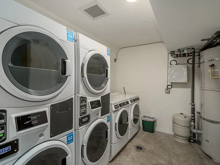 Greta Apartments | Private Kitchen Studio near UW — Photo 17
