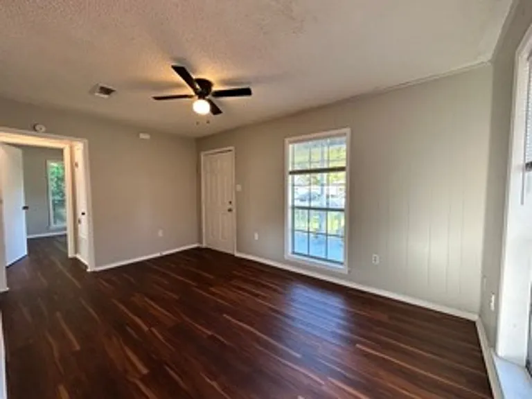 212 Lawler Ave — Photo 10