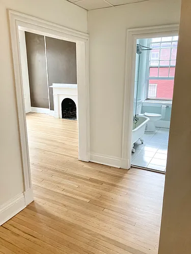 216 W Madison St #2R Photo 1