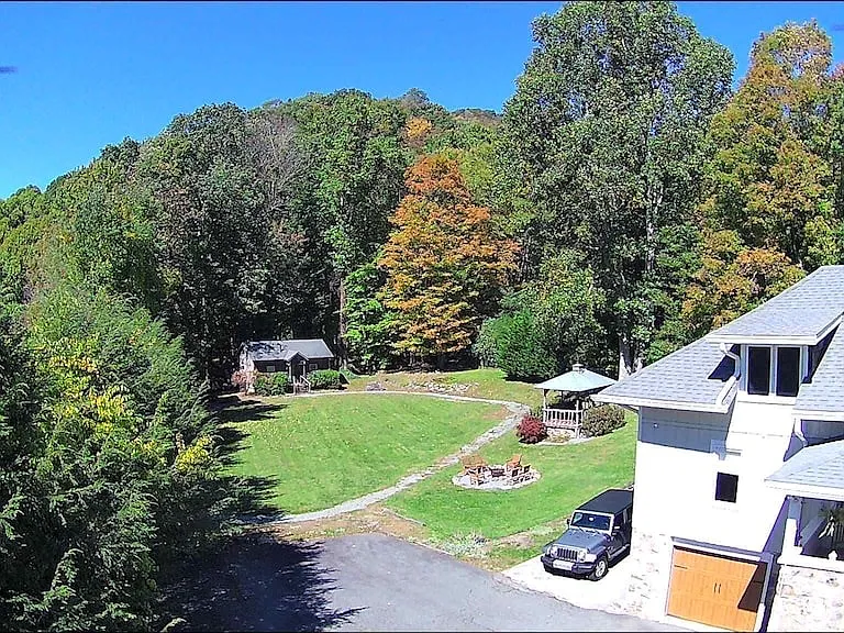 Beech Mountain Pkwy — Photo 16