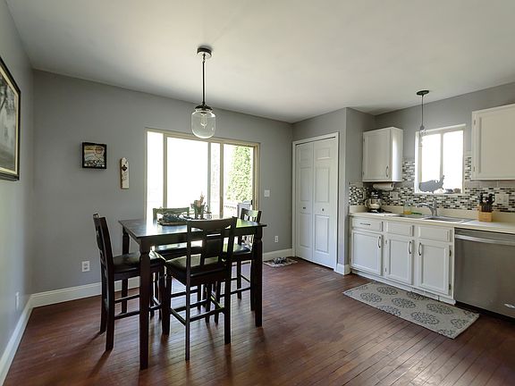3rd image of 7086 Villa Dr
