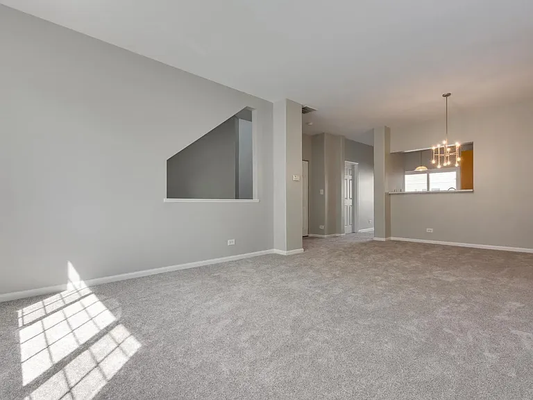 400 Cary Woods Cir — Photo 5