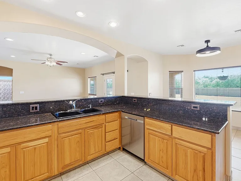 4212 S Hackberry Dr — Photo 13