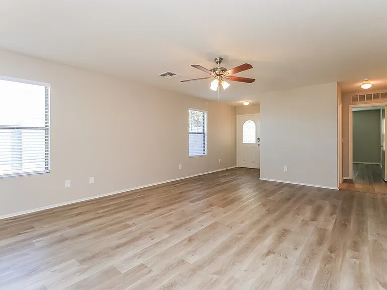 1006 S Clancy Cir — Photo 4