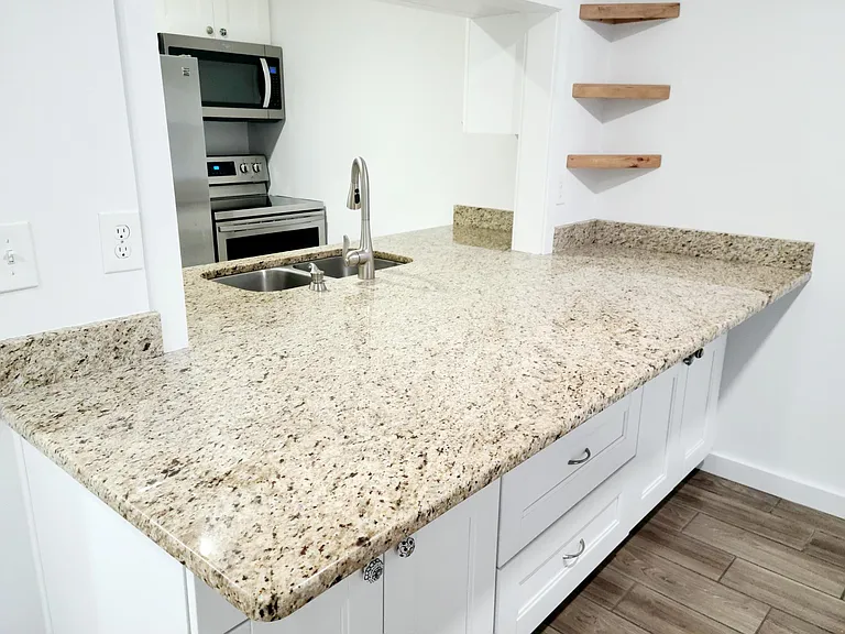 219 Lora St — Photo 5