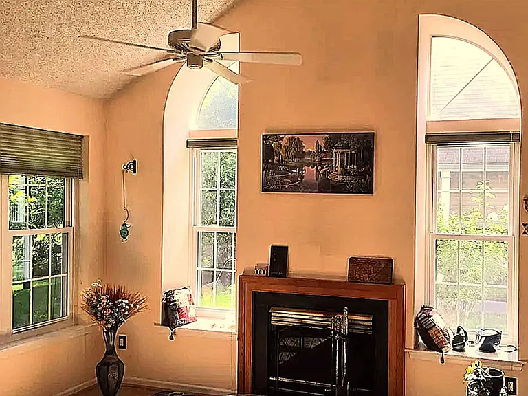 605 Saxony Dr #605 — Photo 1