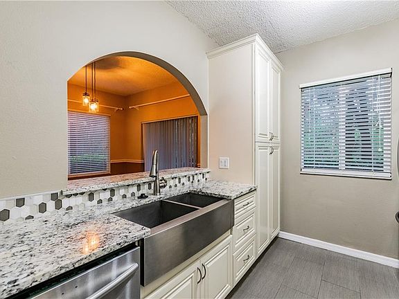 5th image of 18117 Paradise Point Dr