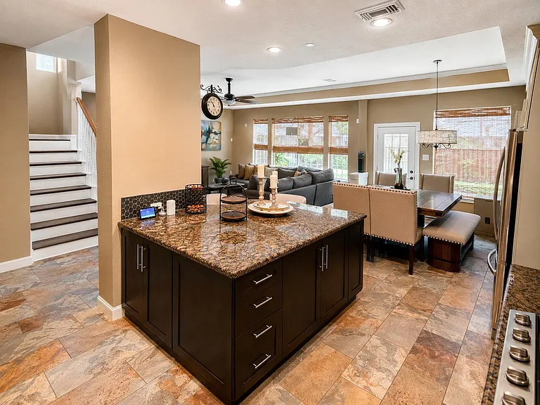 14 Doeskin Pl — Photo 4
