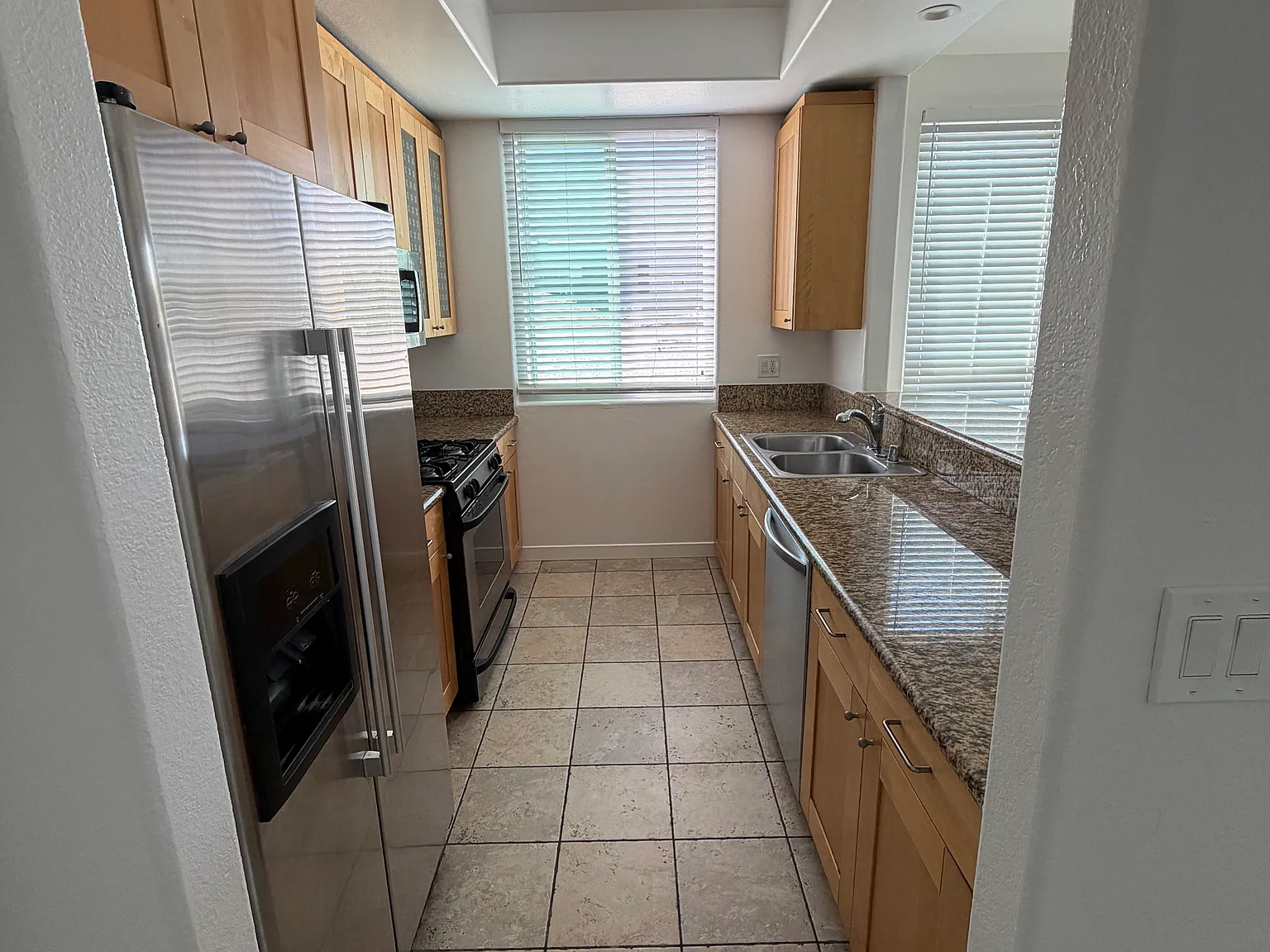 2 bed, 1000 sqft, $3,200 — Photo 3