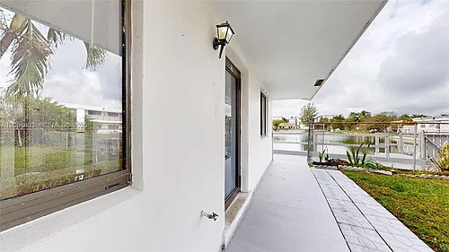 220 SW 8th Ave #1-2 Photo 1