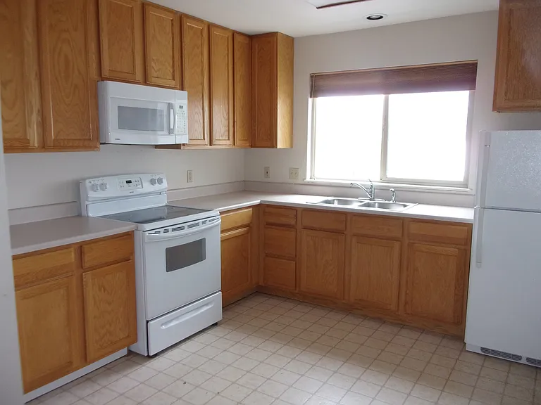 170 W 33rd St #A — Photo 2