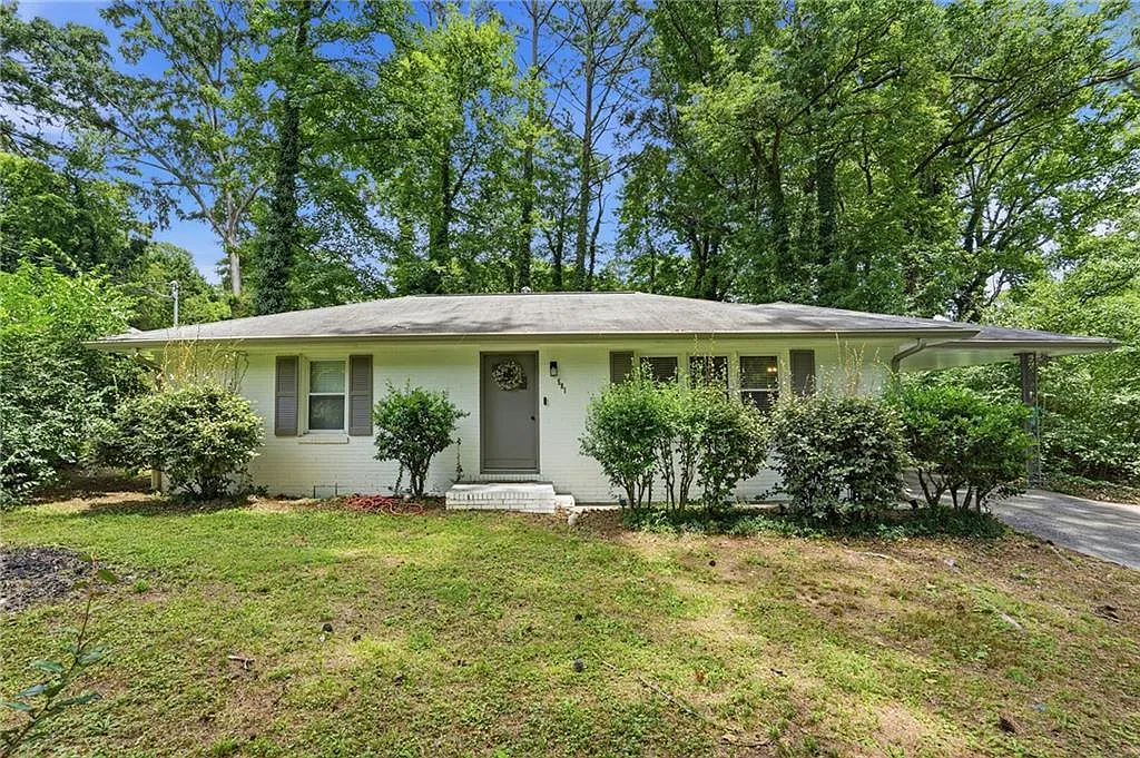 3 bed, 1.0 bath, 1130 sqft, $2,300 — Photo 1