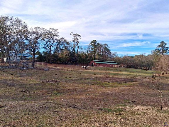 4th image of 152 Main St