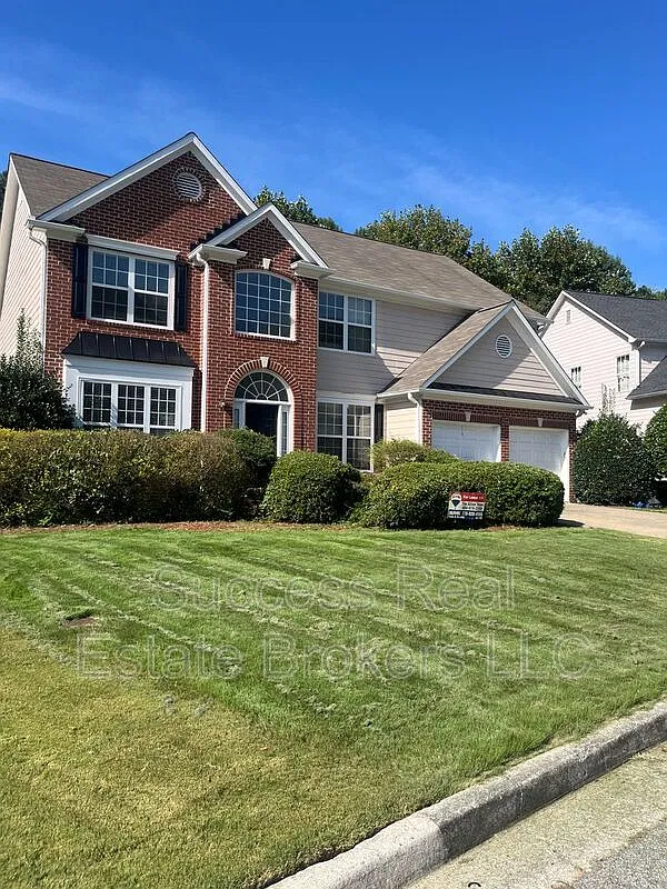 4 bed, 2.5 bath, 3408 sqft, $2,500 — Photo 2