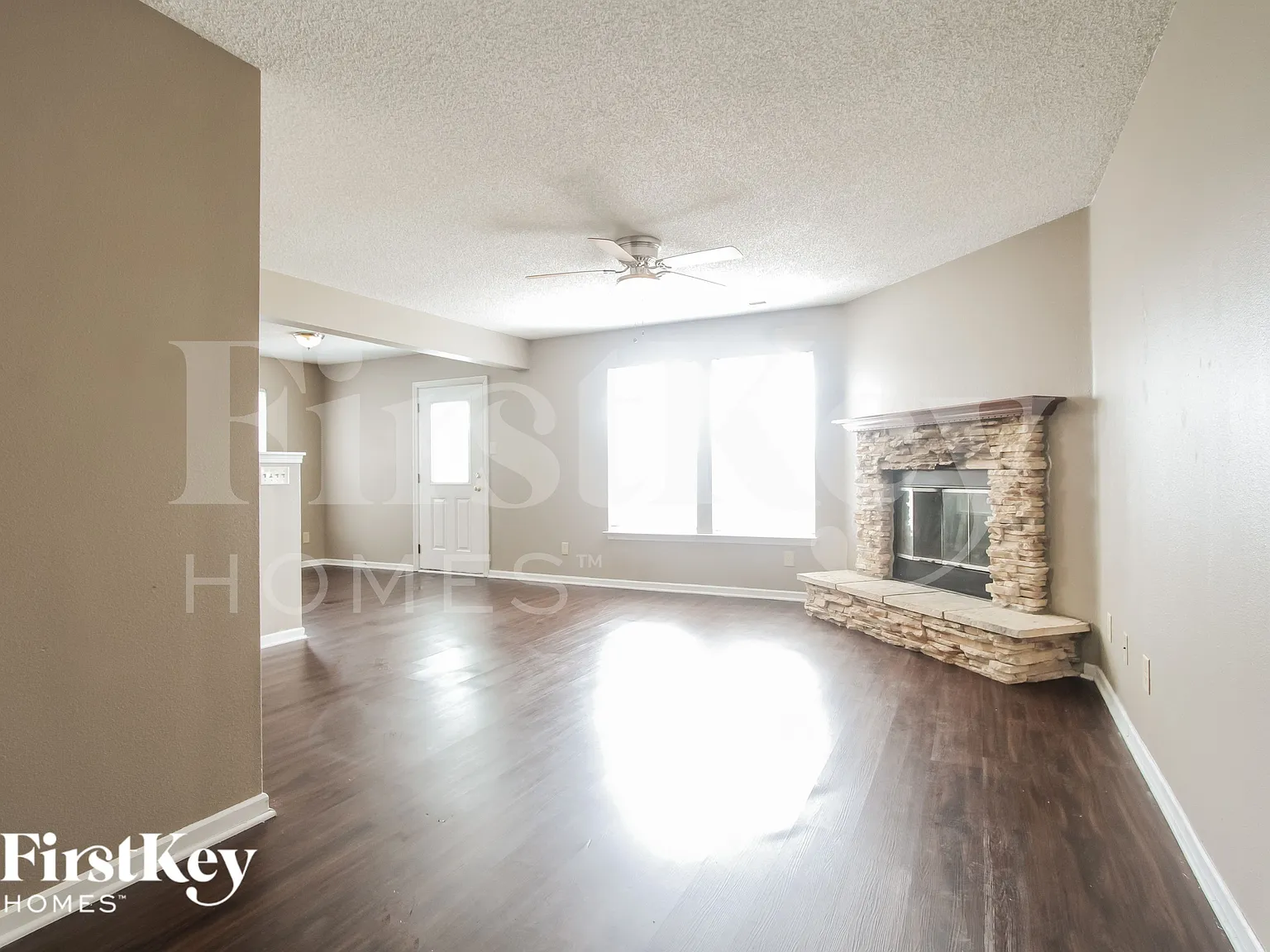 3 bed, 2.5 bath, 1588 sqft, $1,850 — Photo 2