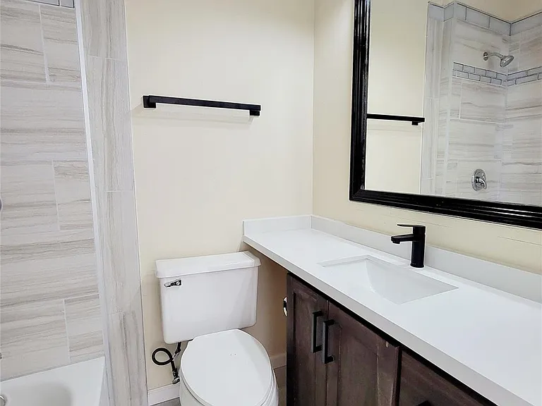 305 Paddock St #7 — Photo 14