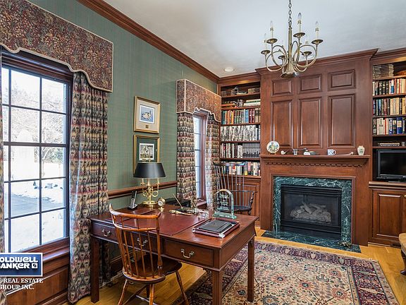 Main floor library/office