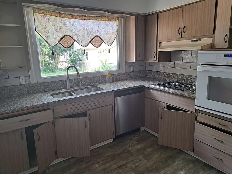 4043 N Bartlett Ave — Photo 3