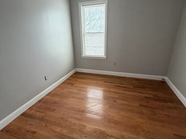 597 Millbury St APT 2, Worcester, MA 01607