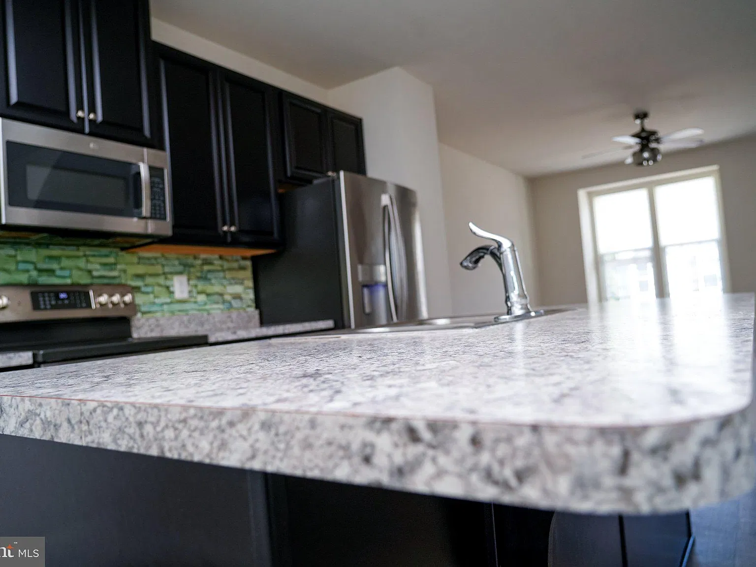 3 bed, 4.0 bath, 1736 sqft, $2,700 — Photo 3