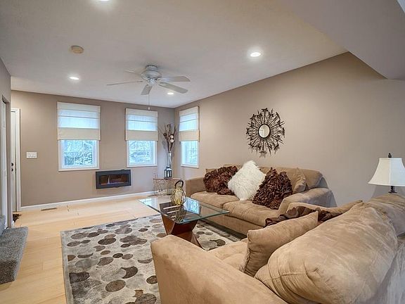 5th image of 129 Lowell St APT 55