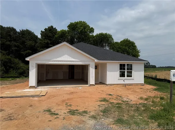 11 Baxley Dr, Dunn, NC 28334