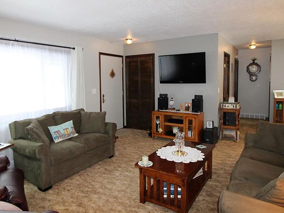 3rd image of 116 W Lake Dr