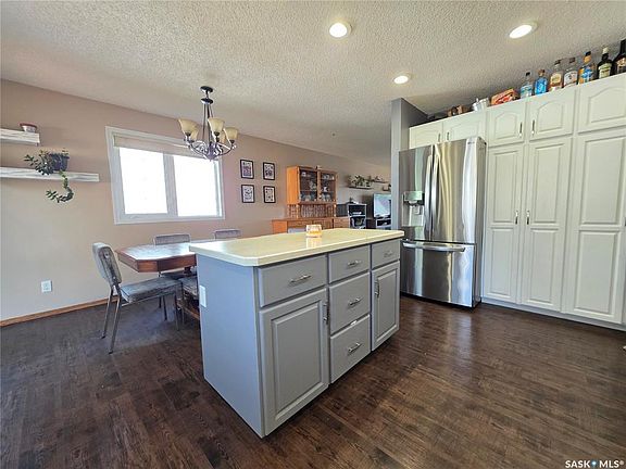 4th image of 528 Annable STREET