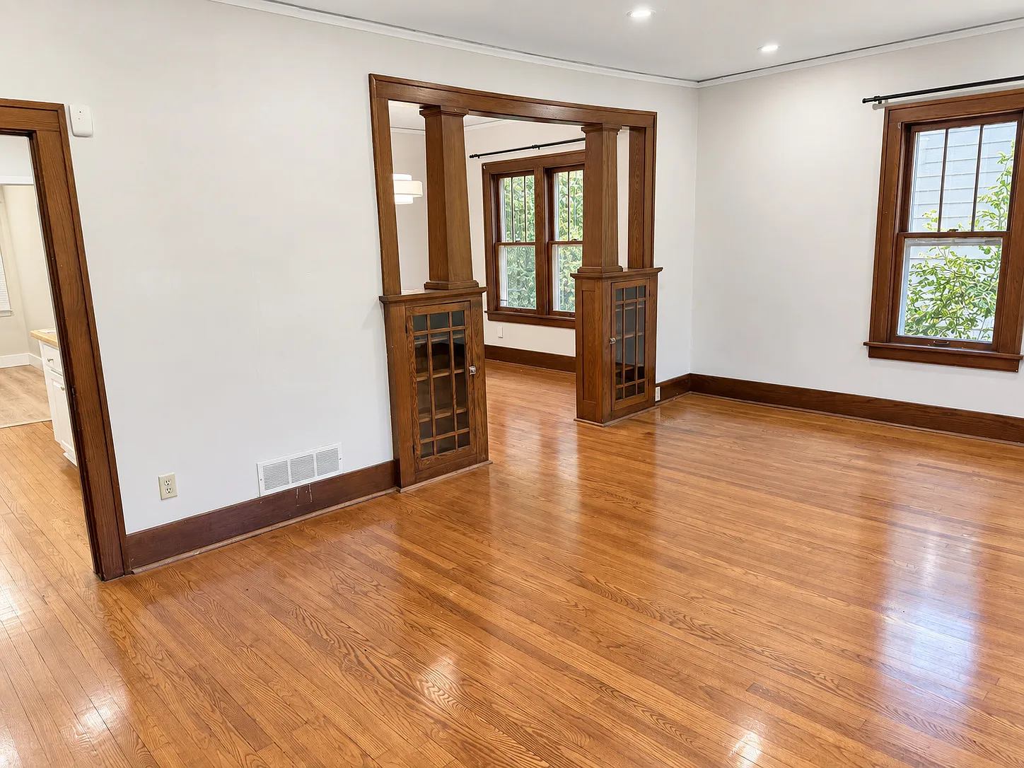 3 bed, 2000 sqft, $2,550 — Photo 2