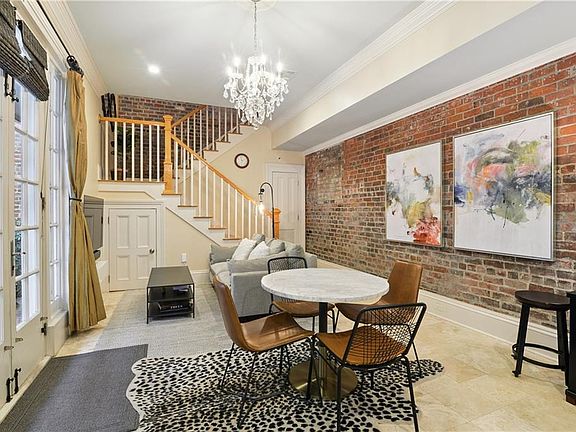 5th image of 828 Saint Charles Ave APT 4