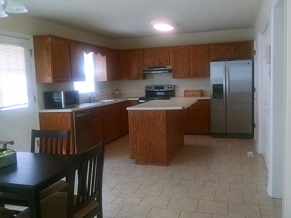 Kitchen With Island Installe