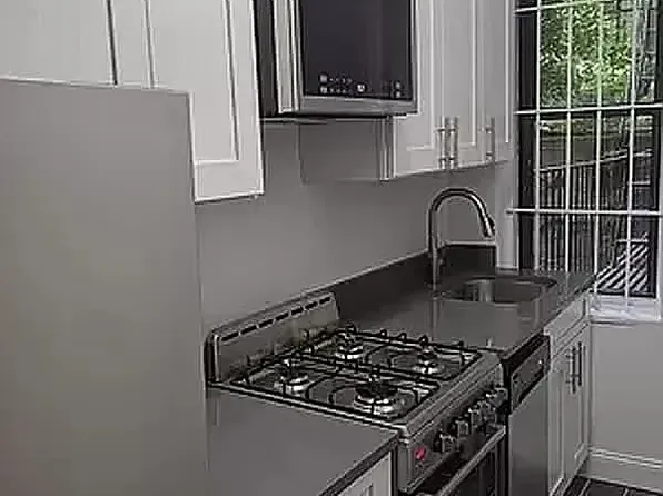 253 W 16th St APT 1F, New York, NY 10011
