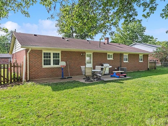3rd image of 926 Carson Dr