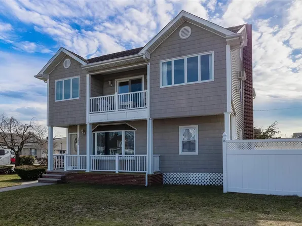 1015 Shelburne Drive, Franklin Square, NY 11010