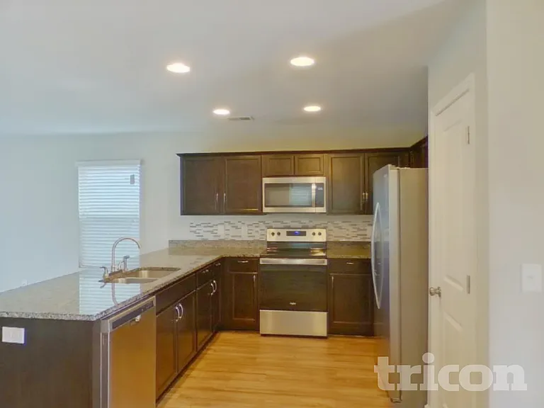 1429 Sandra Dr — Photo 4