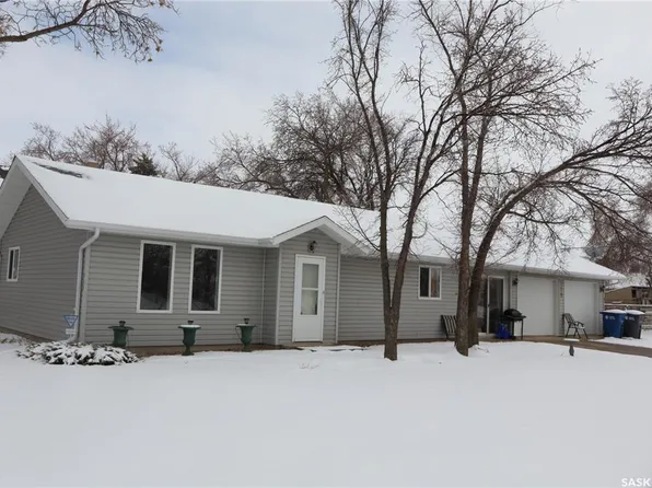 319 6th AVENUE W, Assiniboia, SK S0H 0B0